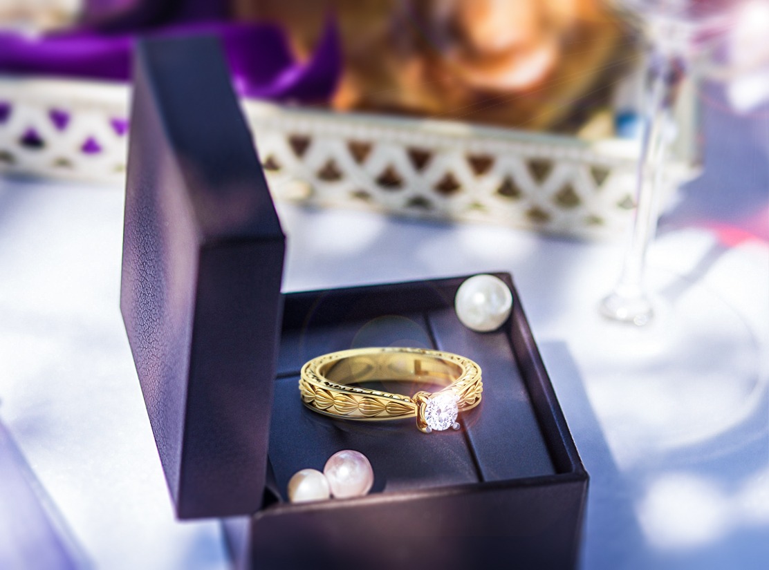 CaratLane: A Tanishq Partnership - Bright and beautiful. Just like your  love for each other ❤️ Tag your special someone 💕 Shop Couple Bands:  https://goo.gl/xgCnHg | Facebook