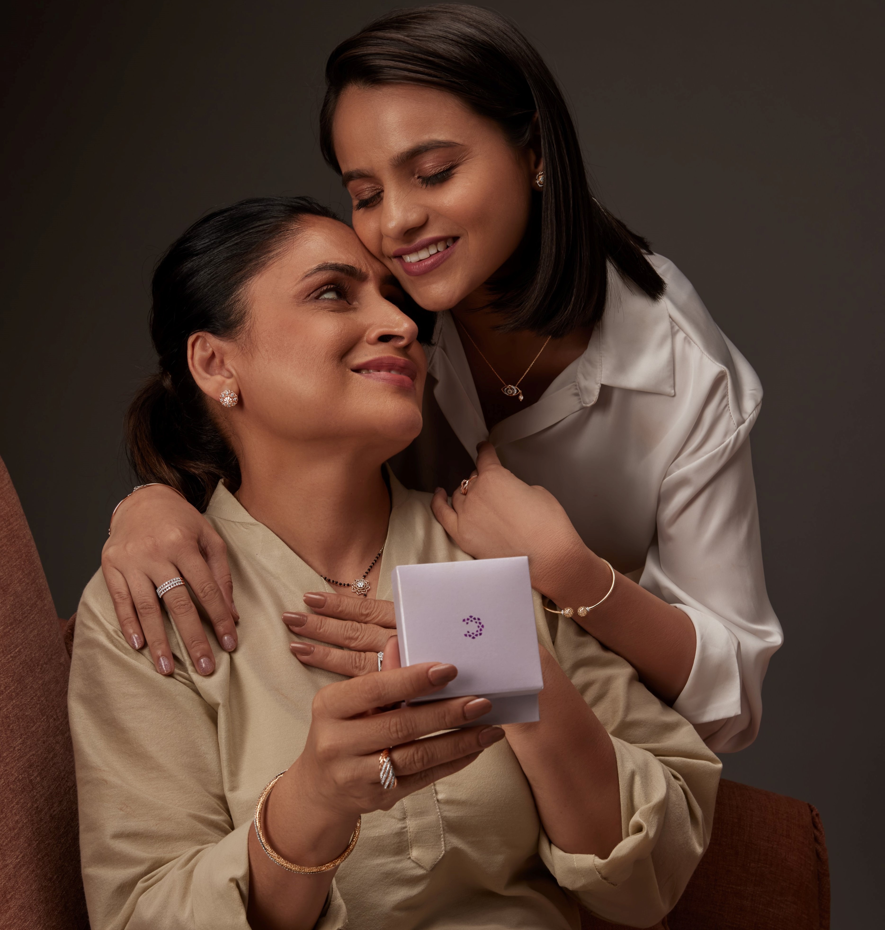 What Are The Unique Jewellery Gift Ideas For Mom With Your First Salary 