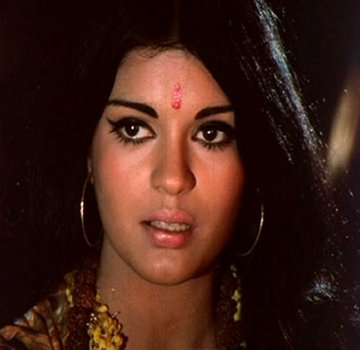 Zeenat-Aman-Hoops