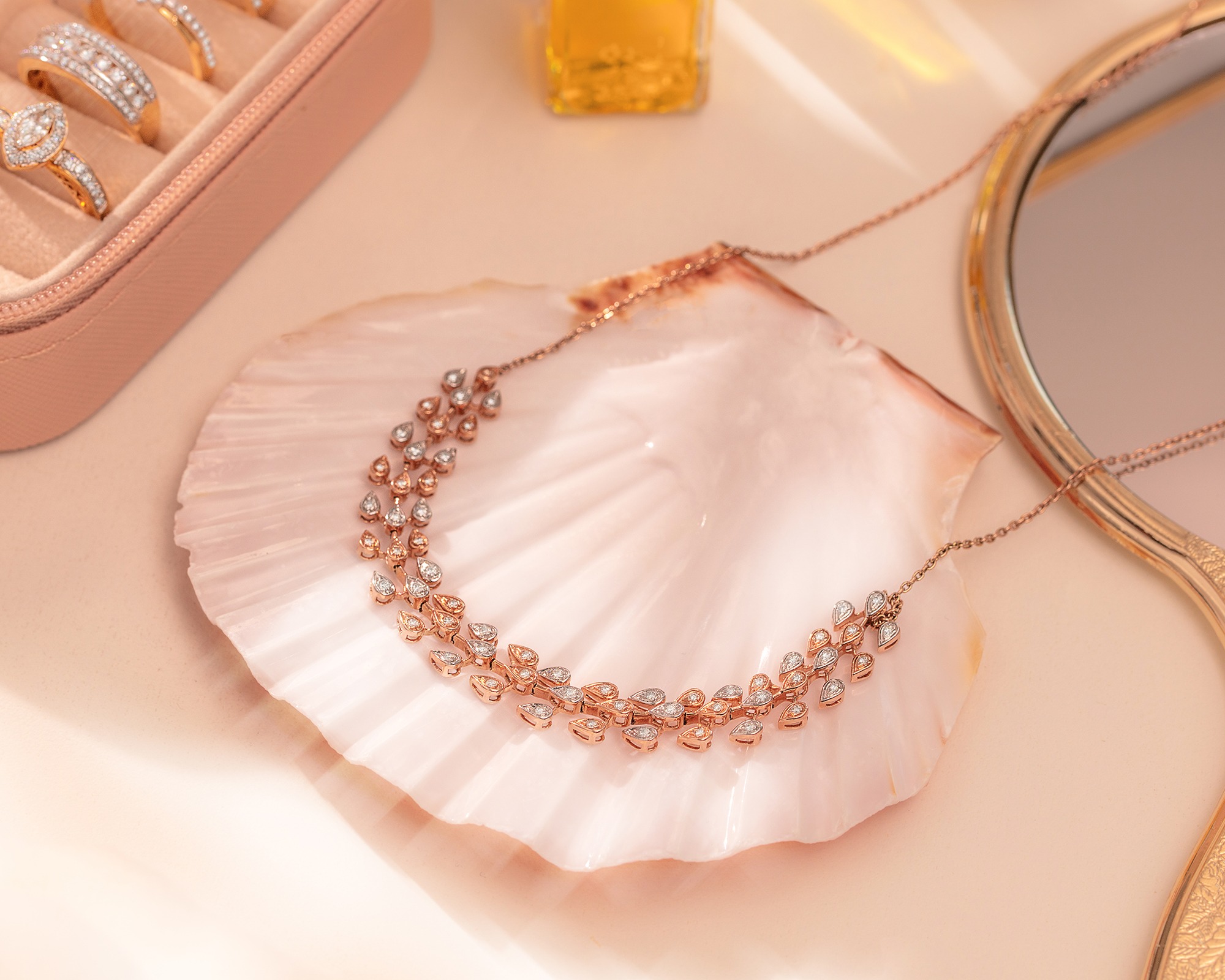 How to Pair Necklaces with Necklines and Outfits: What to Wear To