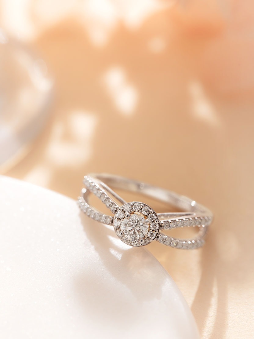 Stunning solitaire rings