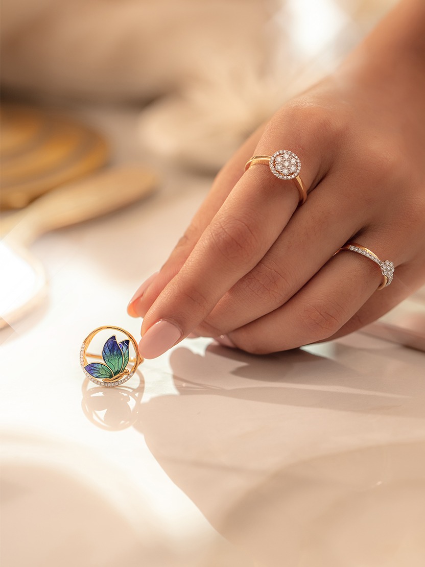 celebrate anniversaries with CaratLane postcard rings